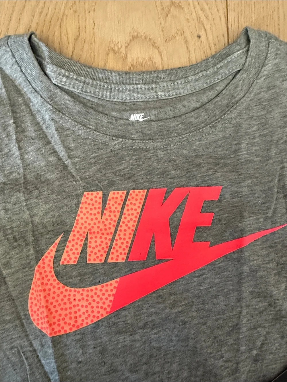 Nike NEW Heather Gray Long Sleeve Tee with Neon Pink Logo.  Girls medium
